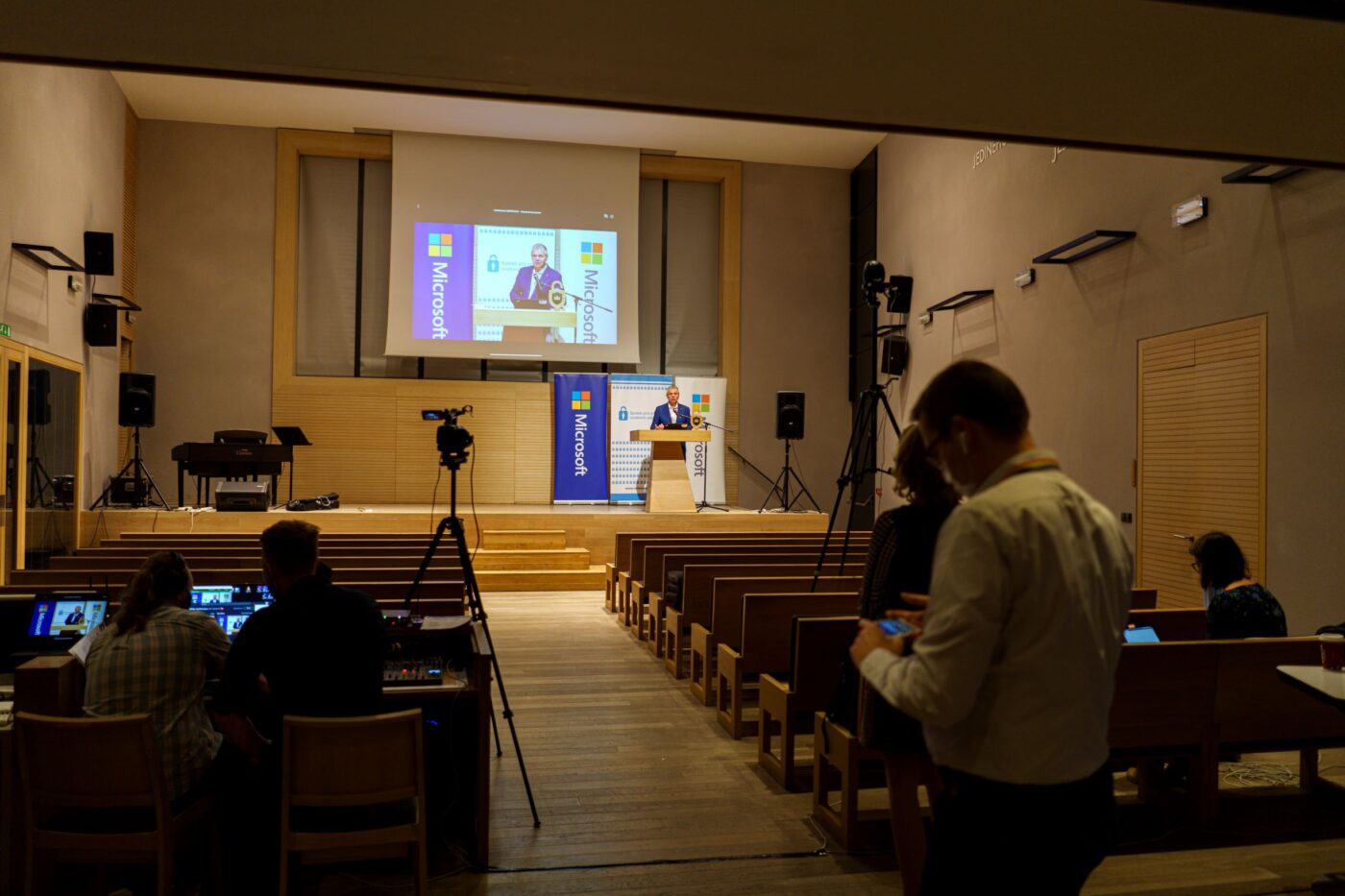Obsługa multimedialna konferencji